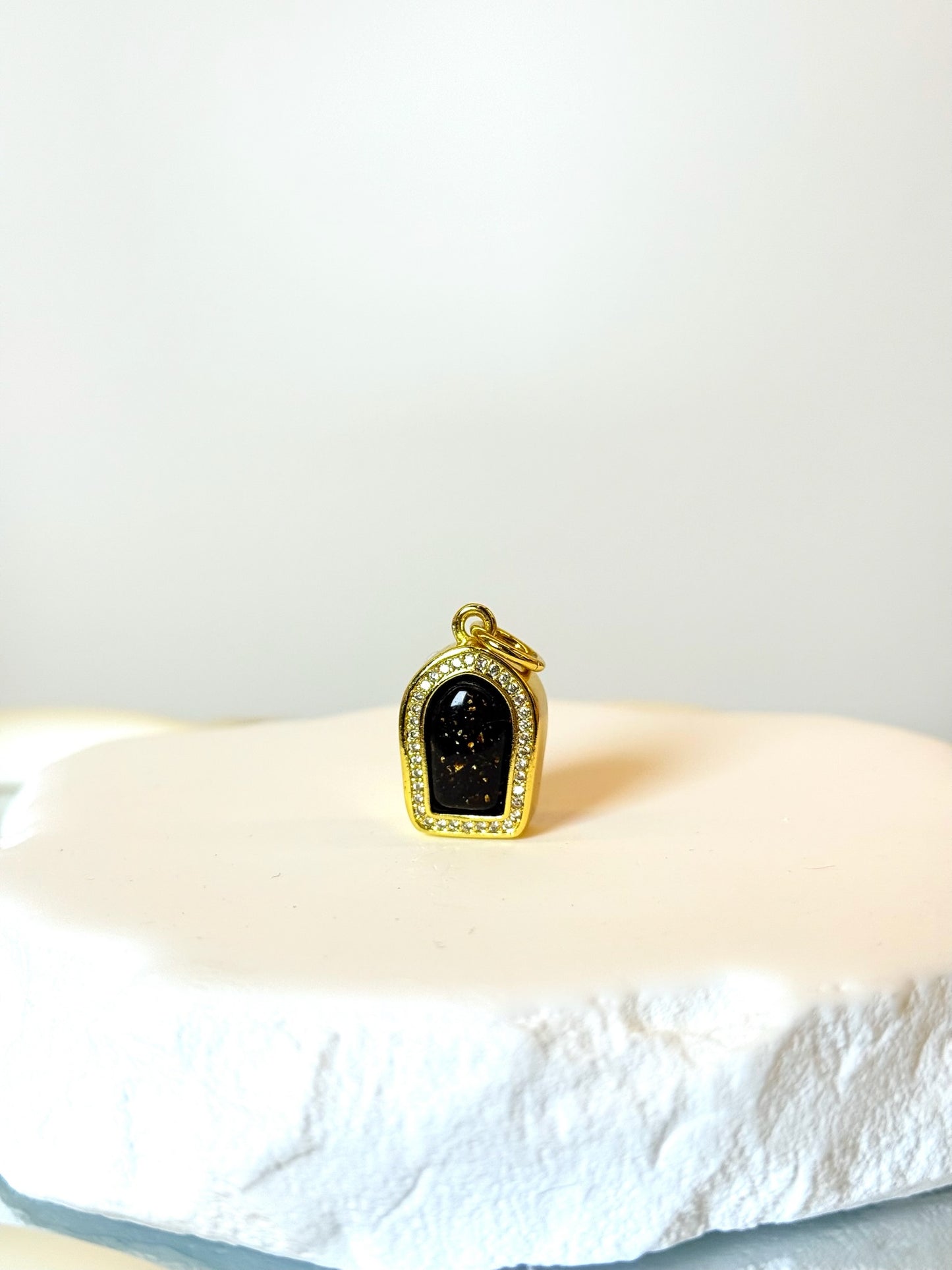 🔥 Pa Yong Khong Gold Needle Amulet – The Legendary Double Blessing 🔥