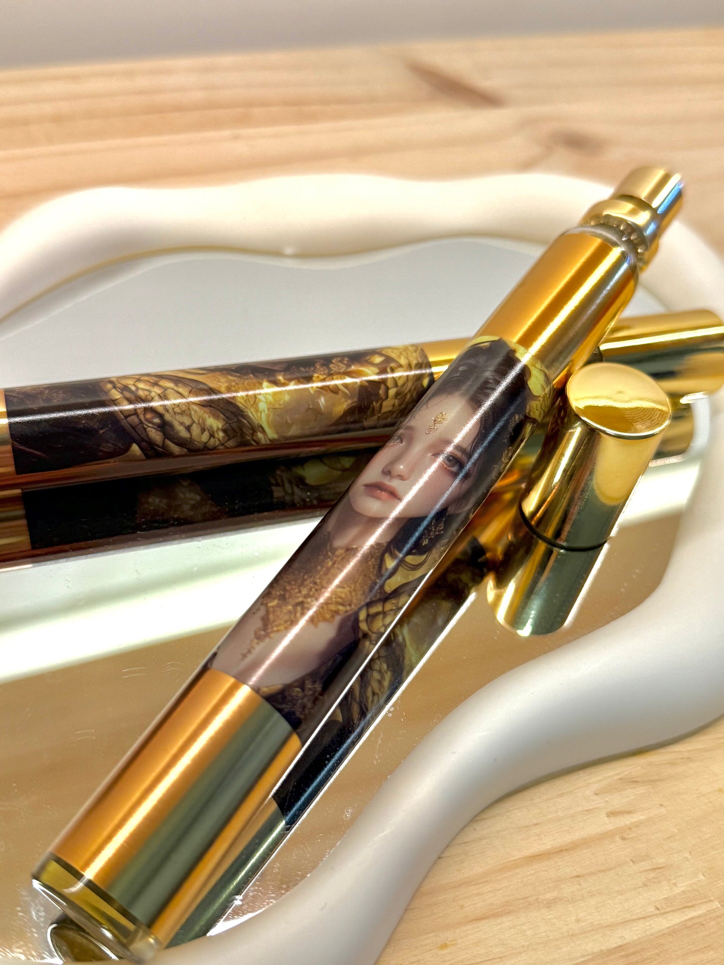 π Aura of the Golden Snake Perfume